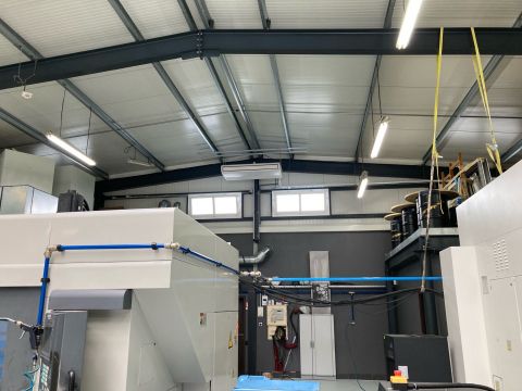 DRV Hitachi dans une usine de mécanique de précision